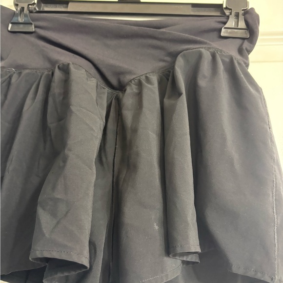 Aerie Black Skorts with Pleated Design - Picture 2 of 4